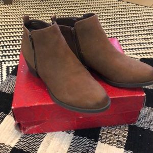 Carlos Santana Brie booties